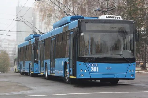 У центрі Рівного через знеструмлення зупинилися тролейбуси