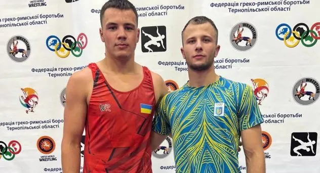 Дві золоті медалі здобули борці з Рівненщини на відбірковому турнірі до чемпіонату світу
