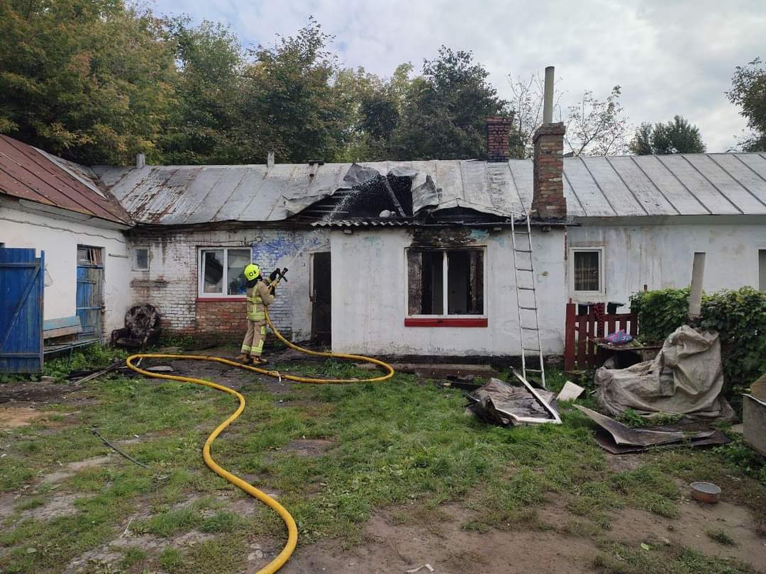 В Рівненському районі вогнеборці врятували від знищення вогнем житловий будинок