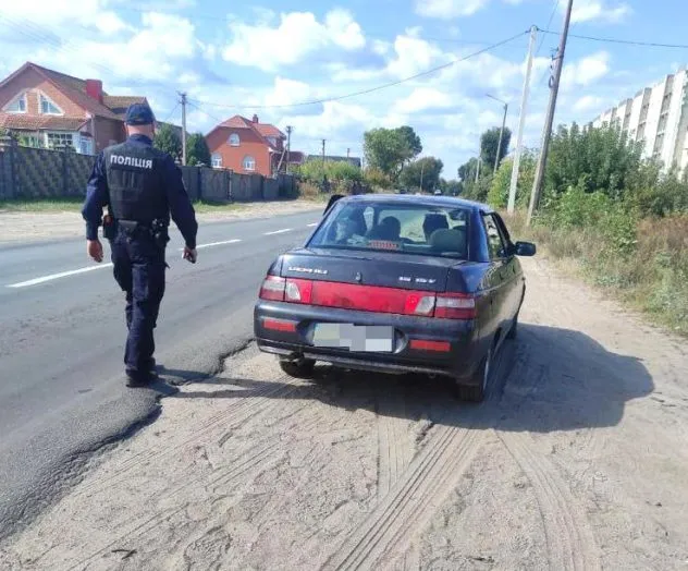Під час відпрацювання у Рівненському районі поліцейські виявили нетверезих водіїв та незаконну зброю