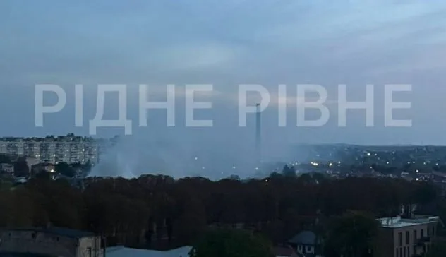 Сьогодні вранці у Рівному сталася масштабна пожежа (+ВІДЕО)