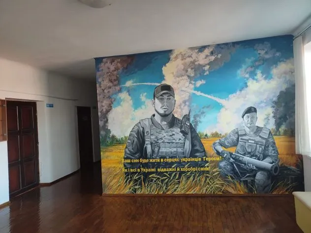 Двох захисників із Рівненщини зобразили на муралі