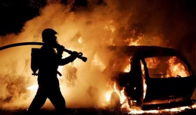 Вночі у Рівному горіло авто