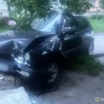 У Рівному чоловік угнав авто та потрапив у ДТП