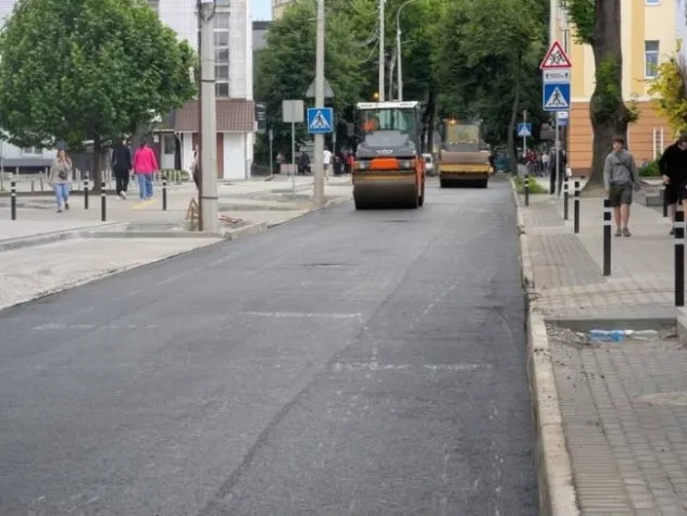 Рівне: новий безбар’єрний маршрут та зручні тротуари на Петлюри