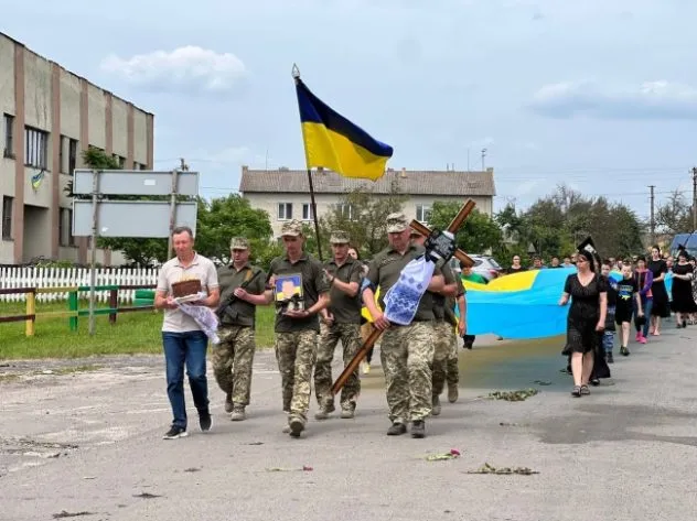 На Рівненщині провели прощання з воїном Василем Киричуком