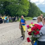 На Рівненщині урочисто зустріли звільненого з російського полону воїна
