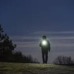 На Київській вночі затримали чоловіка, який шукав черв’яків