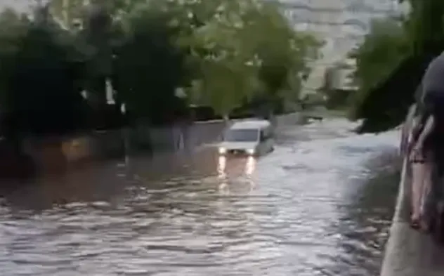 Сильна злива затопила Рівне: деталі та відео наслідків