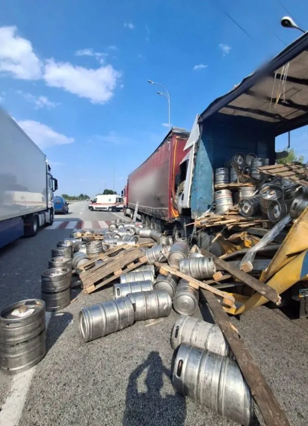 ДТП на Дубенщині: зіткнення двох вантажівок