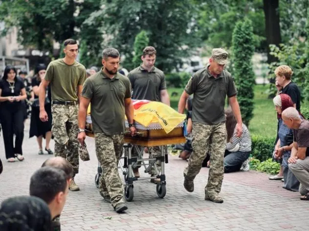 На Рівненщині прощання з трьома захисниками, які загинули на війні