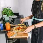 Небезпечні продукти: що варто уникати недовареним та сирим
