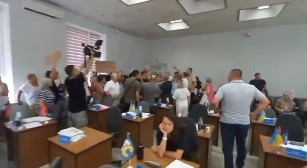 Поліція відкрила справу після бійки на сесії міської ради