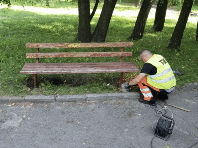 У Рівному встановили нові лавиці у парку Хімік