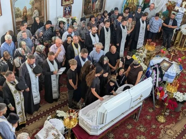 На Рівненщині поховали священника Романа Мельника на подвір’ї храму