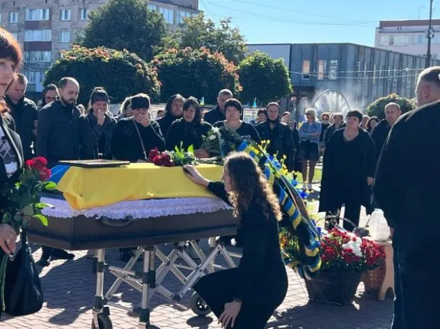 Прощання з Миколою Чорноволиком: воїн з Костопільщини загинув у лікарні