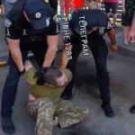 На Рівненському автовокзалі чоловік у військовій формі напав на поліцейських