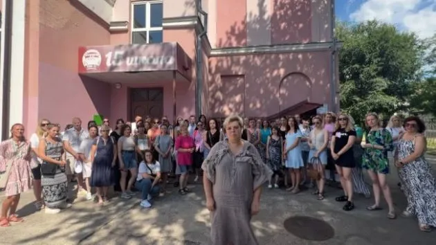 У Рівному обрали нову директорку школи №15, батьки висловили протест