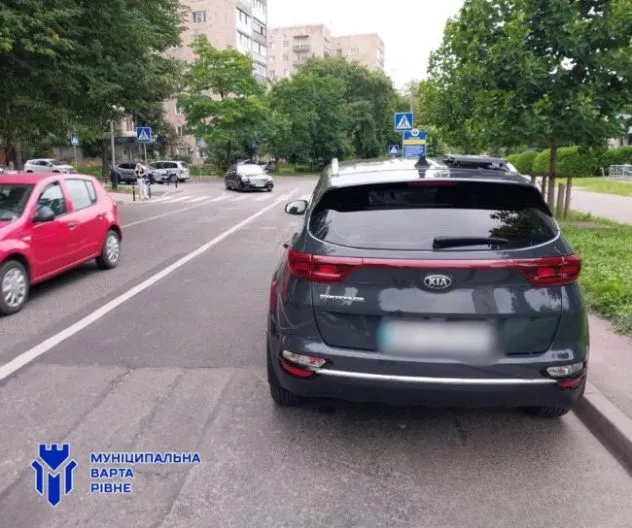 У Рівному за тиждень винесли понад 750 постанов для порушників паркування