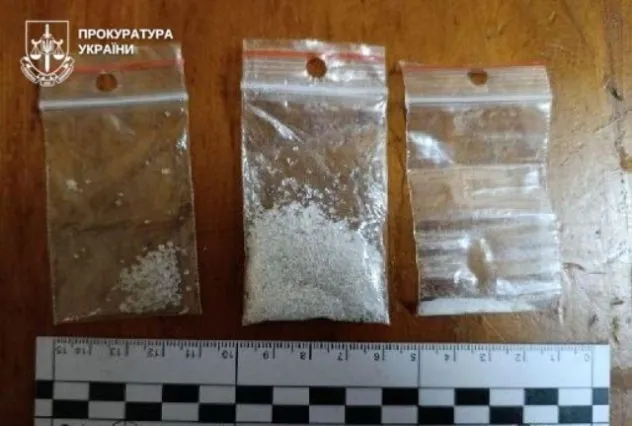 У Костополі судитимуть закладчика наркотиків за зберігання бурштину