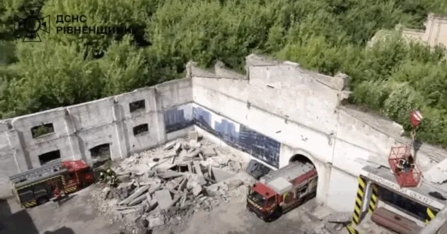 Рятувальники Рівненщини провели тренування з порятунку людей під завалами