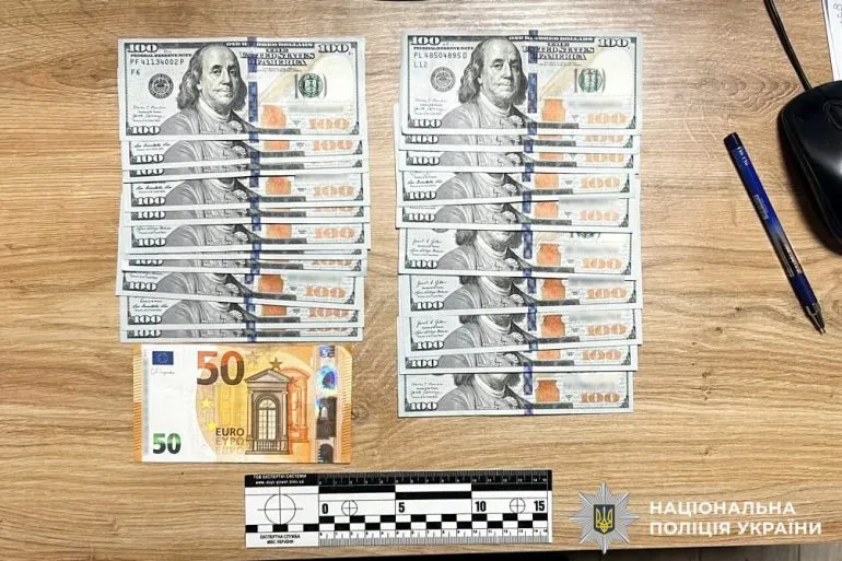 Taxi Driver from Rivne Stole Nearly 150,000 Hryvnias from Client