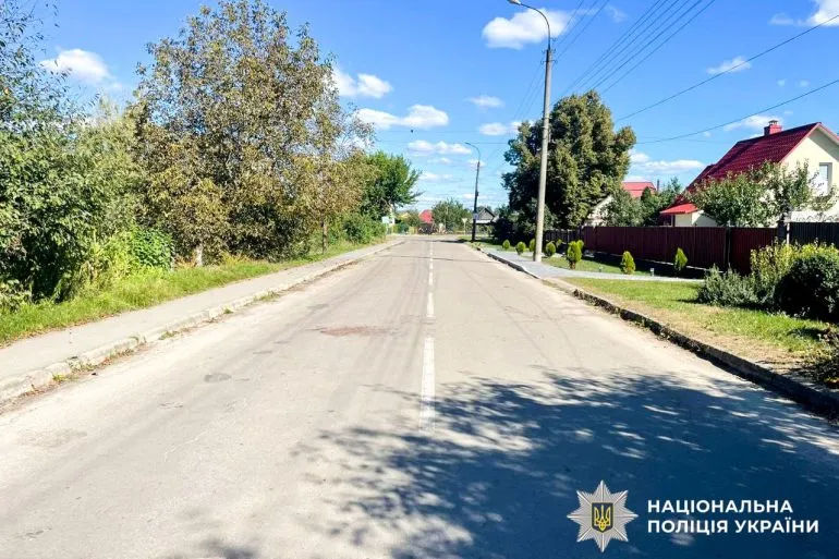 В Березном Ровенской области автомобиль сбил 10-летнюю девочку на велосипеде