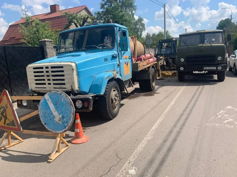 У Рівному ряд вулиць залишився без води через ремонтні роботи