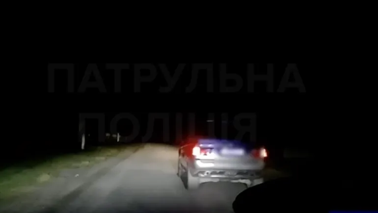 Нетверезий водій BMW в Рівненській області тікав від поліції