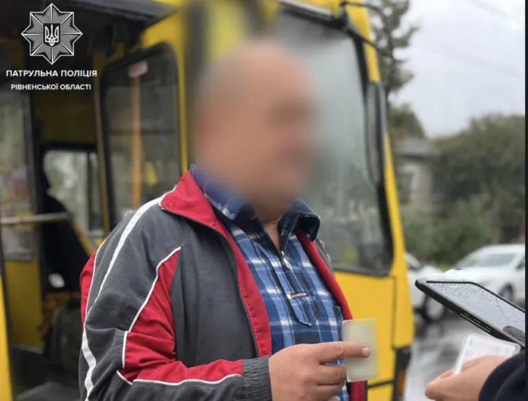 In Rivne, a minibus driver was fined for driving into oncoming traffic