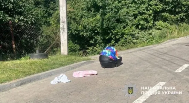 Львів’янин забув немовля на даху авто, поїхав і травмував дитину
