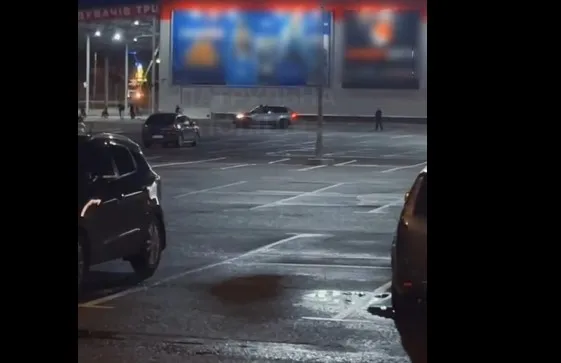 У Рівному п’яний водій дрифтував на BMW на парковці «Екватора»