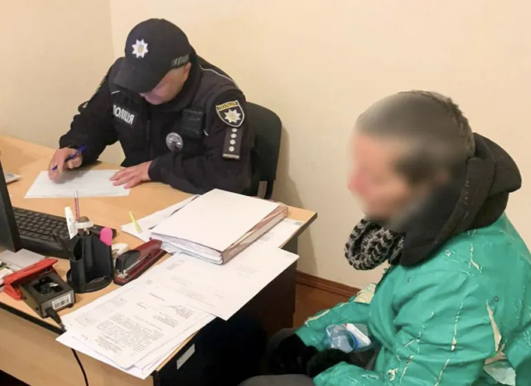 A Woman Detained in Rivne for Stealing Items Near the Portrait of a Hero