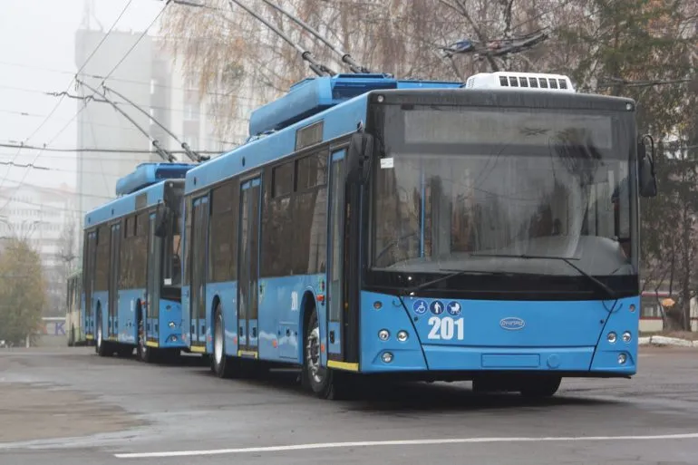 В Ровно изменили движение троллейбусов из-за ДТП на улице Киевской