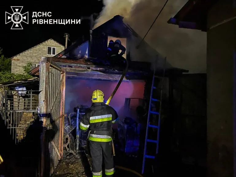 Пожар в селе Млинов на Ровенщине: ликвидировано возгорание частного хозяйства