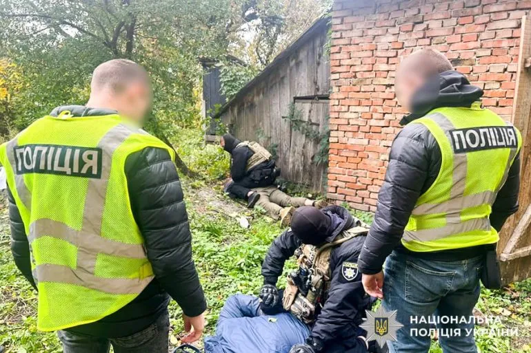 Громадяни Рівненщини, затримані за збут наркотиків, залишаться під вартою