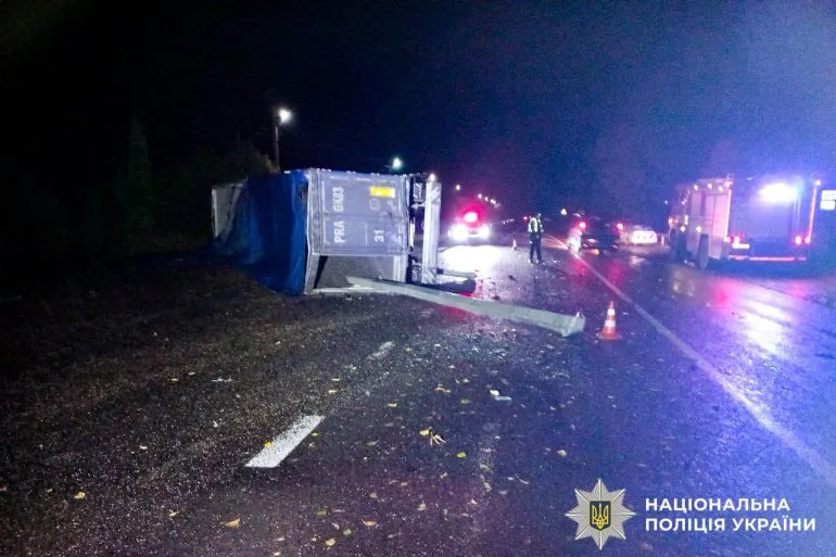 ДТП на Млинівщині: постраждав водій вантажівки