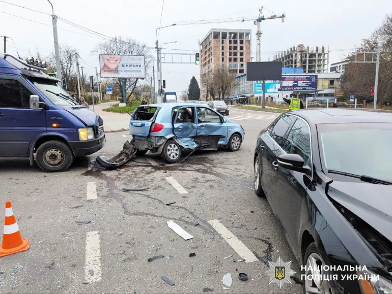 У Рівному сталася ДТП за участю трьох автомобілів