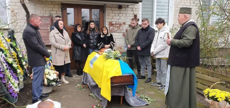 В Радивиловской громаде попрощались с героем Владимиром Гладуном