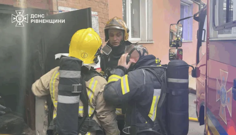 У Рівному сталася пожежа в багатоповерхівці, мешканців евакуювали
