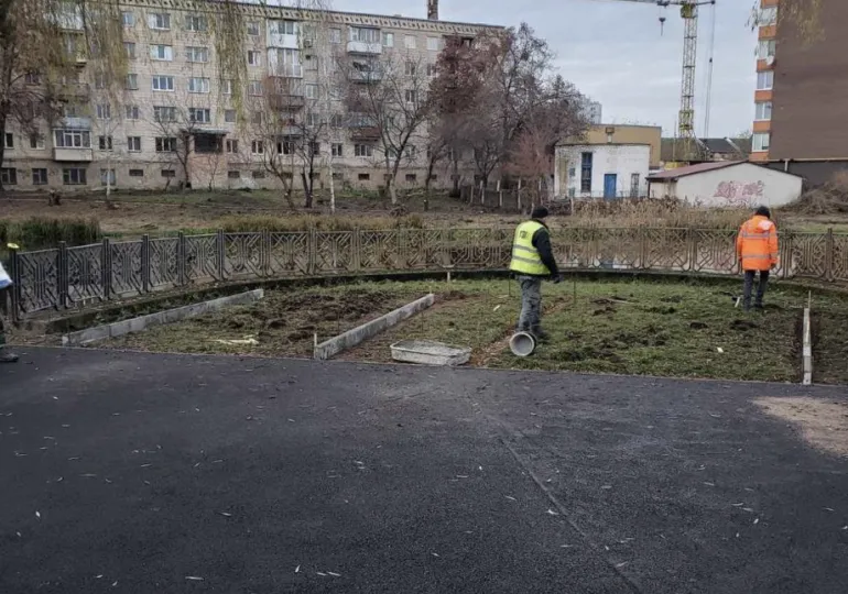 Облаштування скверу Тараса Давидюка у Рівному триває