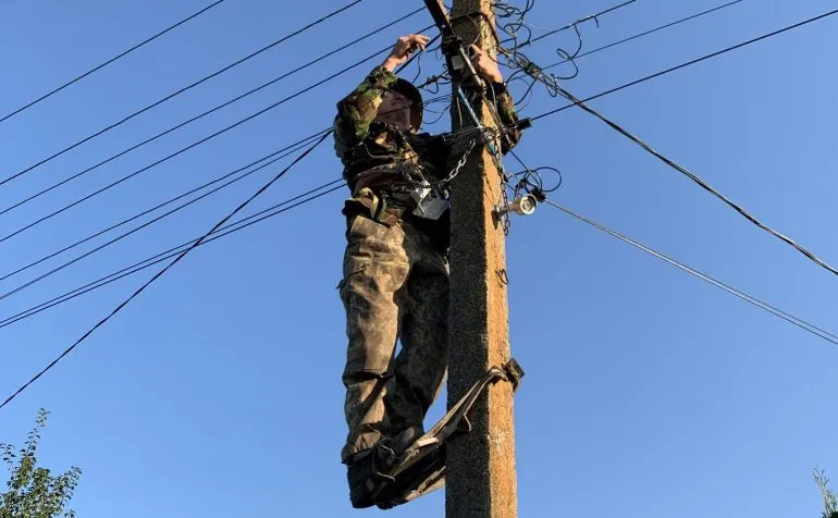 Dismantling of the Power Pole on Chornovola Street in Rivne