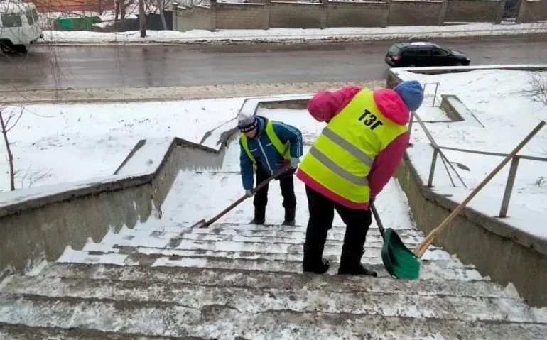 Utility Workers in Rivne Operate in Enhanced Mode to Clear Streets