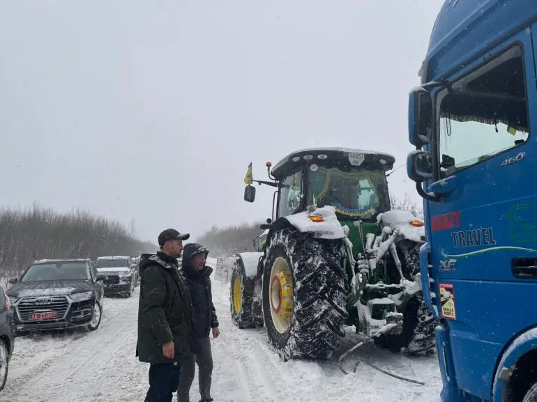 Відновлення руху на трасі Київ – Чоп у Дубенському районі