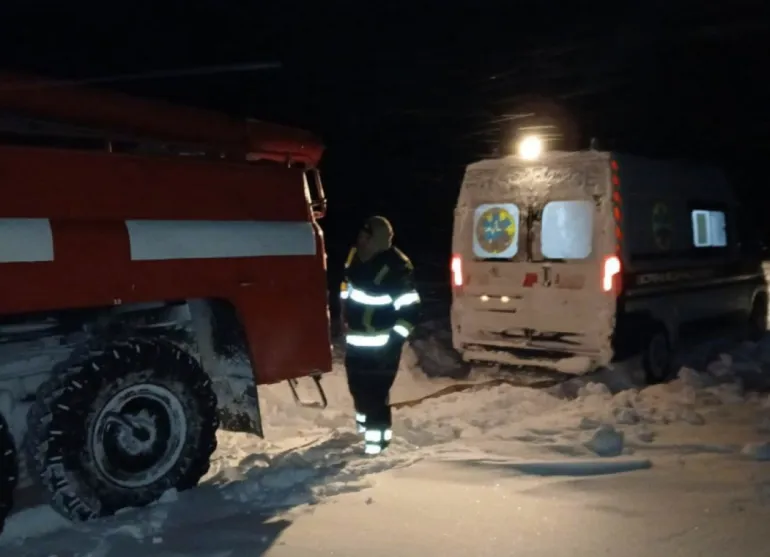 Rescuers in Rivne Region Free Ambulance from Snow