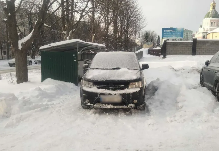 Rivne: Municipal Workers Request Snow Removal for Unobstructed Access to Waste Collection Points