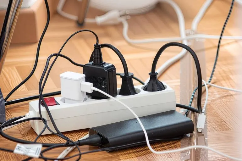 Tips for Rivne Residents: How to Protect Your Equipment and Network from Outages