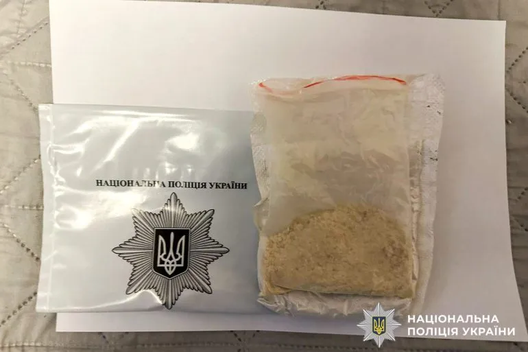 В Ровненской области во время обыска изъяли наркотики и янтарь