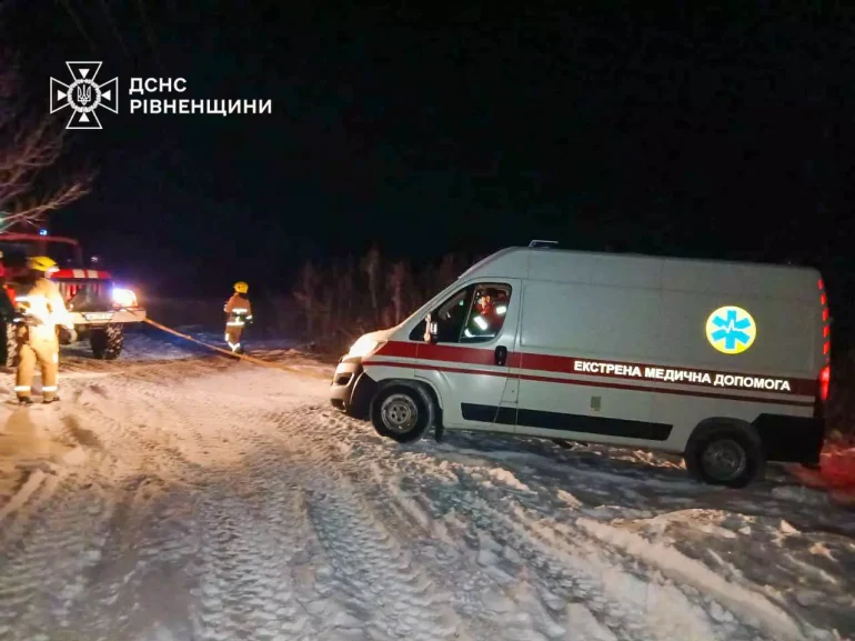 Rescuers in Rivne Region Pull Ambulance from Snow Drift