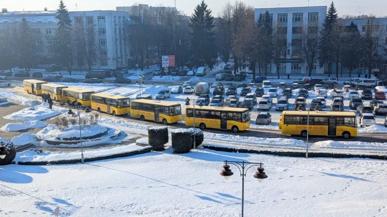 Rivnenshchyna Receives Seven New School Buses for Lyceums